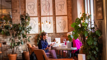 Papillon, Hope Street inside