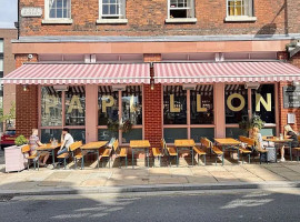 Papillon, Hope Street outside