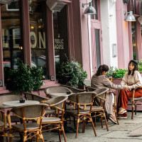 Papillon, Hope Street outside