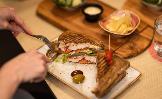 Lynx Cafe food