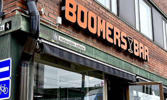 Boomers outside