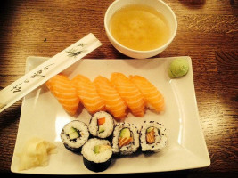 Delisushi food