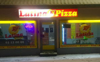 Latina Pizza inside
