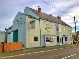 Moulders Arms outside