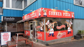 Corner Pizza outside