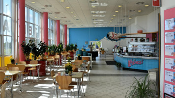 Wilma's Cafeteria inside