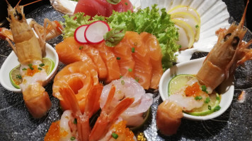 MoMo Sushi Fusion food