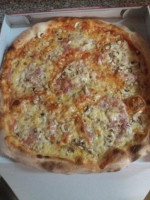 Pizzeria Tvitić food