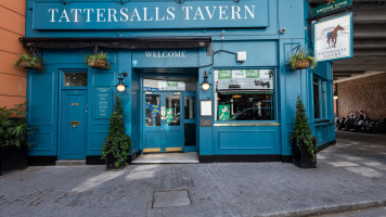 Tattersalls Tavern outside