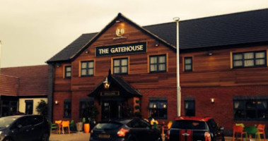 The Gatehouse, Hungry Horse outside