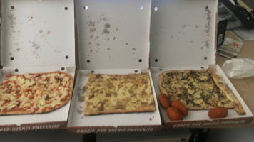Pizza Alla Pala food