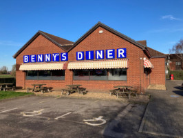 Bennys Diner Long Sutton outside