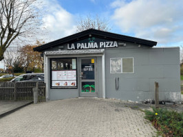 Plan Pizzaria Grill outside