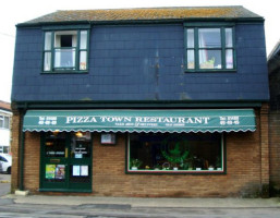 Pizza Town outside