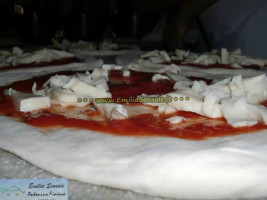 Antica Pizzeria Port'alba food