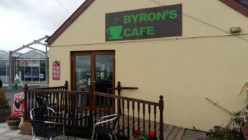 Byron's Cafe outside