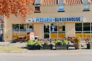 Pizzaria Burgerhouse outside
