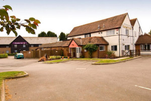 Premier Inn Farnborough West (southwood) outside