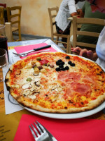 Carmanto Pizzeria food