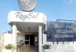Reysol Disco Pub outside