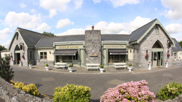 Tailor Quigley's Pub In Ennis outside