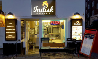 Indisk Pizzeria inside