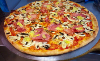 Pizzeria Pelozzo Di Mare food