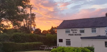 The Butchers Arms outside