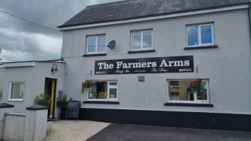 The Farmers Arms outside
