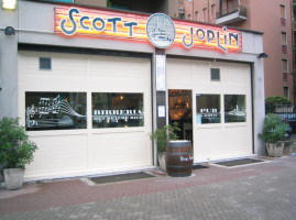 Scott Joplin Pub outside