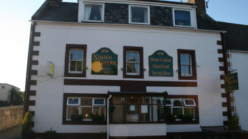 The Strath Tavern outside