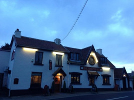 Lydstep Tavern food