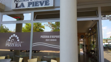 Pizzeria La Pieve Di Gugea Erika Bianca inside
