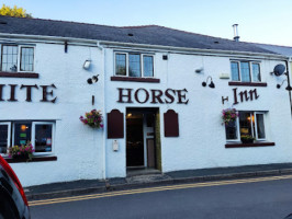 The Old White Horse Inn outside