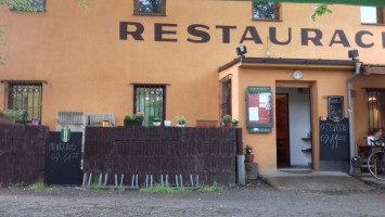 Restaurace V Lázních outside