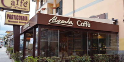 Alexander Caffè outside