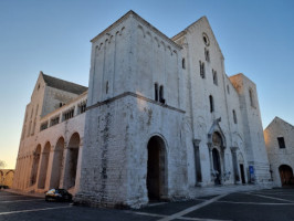 Basilica San Nicola outside