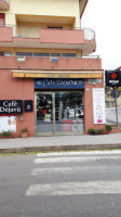 Cafè Déjavù outside