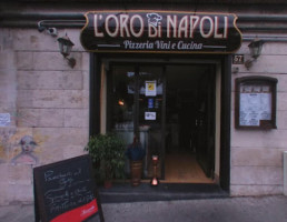 L’oro Di Napoli outside