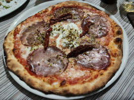 Pizzeria Antipasteria Mina food