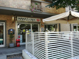 Mama's Cafe outside