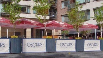 Oscars Cafe outside
