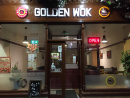 Golden Wok outside