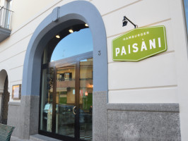 Paisani outside