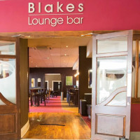Blakes Lounge At Holiday Inn Nsley food