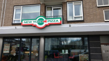 New York Pizza outside