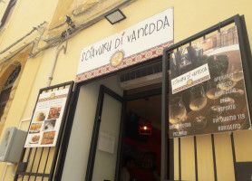 Sciavuru Di Vanedda outside