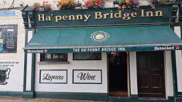 Ha'penny Bridge Inn outside