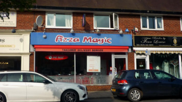 Pizza Magic outside