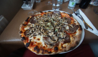 Pizzeria Roma food